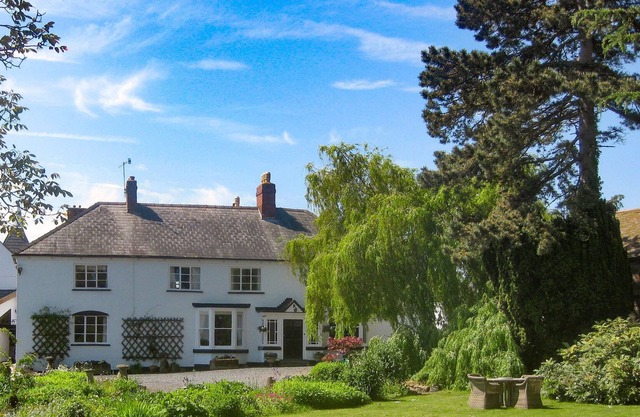 CHIRKENHILL FARM, family friendly, with open fire in Malvern