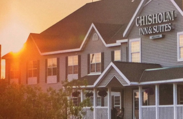 Chisholm Inn & Suites