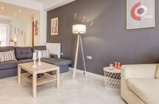 Chloe Lux Apartment by Travel Pro Services
