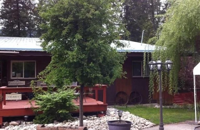 Christina Lake- Pet Friendly, Sleeps 4 - Close to Beaches, Golf, Fishing, Hiking