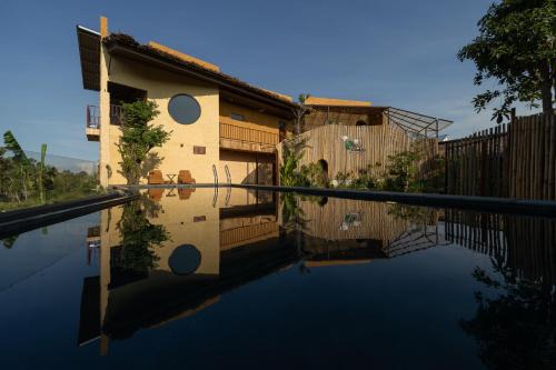 Chuồn Chuồn Retreat