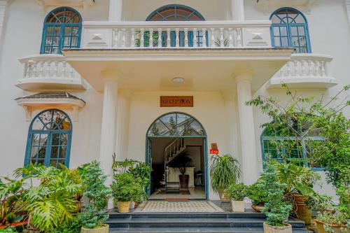 Chu Mansion - Chill & Grill and Pickeball