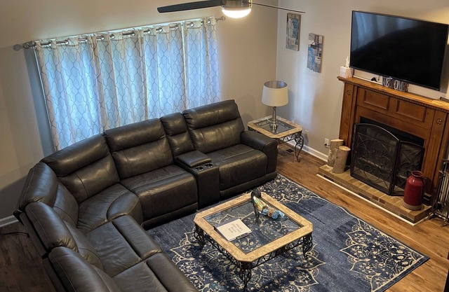 Chucks Cozy Casa a 3 BR 2.5 BA Veteran Owned Family Friendly Retreat