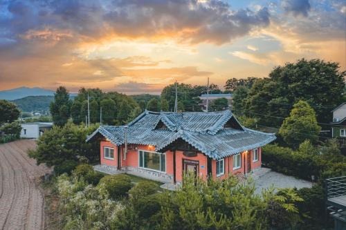 Chuncheon Viandante Dokchaehanok