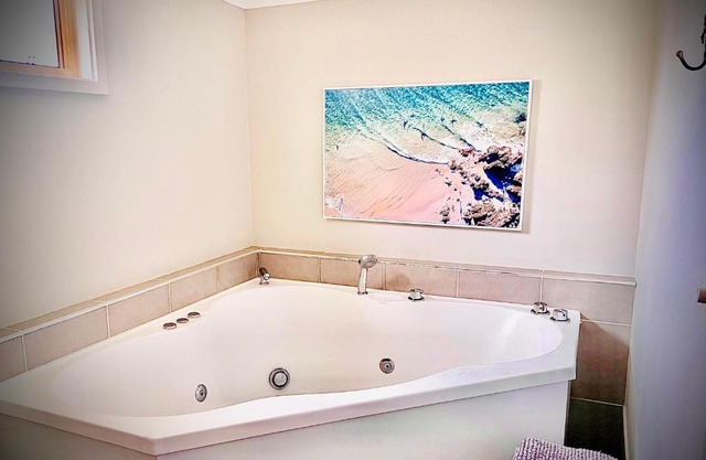 Churchill's B&B twin spa getaway Studio