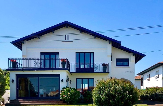 Ciboure - Charming house overlooking the Nivelle - Beaches and shops within walking distance