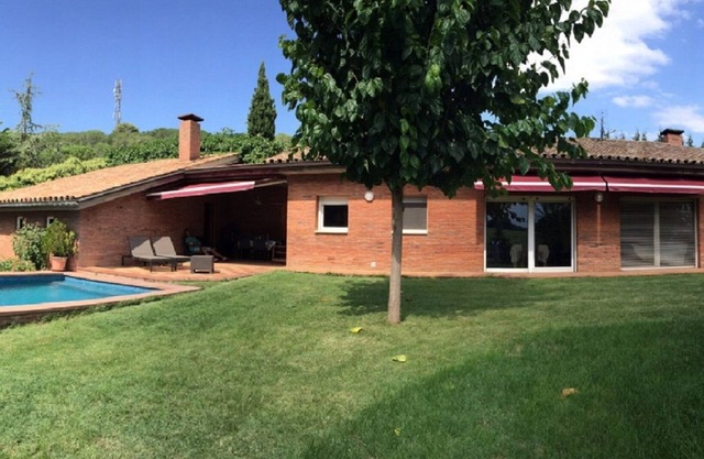 CINGLES DEL MOIANES - Country house with pool