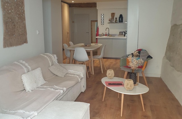CITE de CARCASSONNE Gîte Les 3 Tours, 99 rue Trivalle