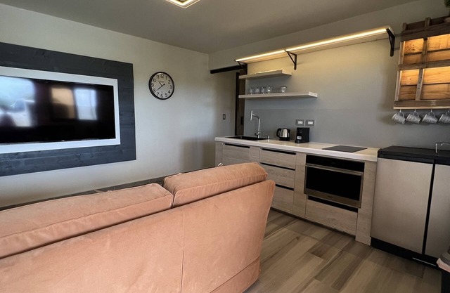 City Beach Hop Units