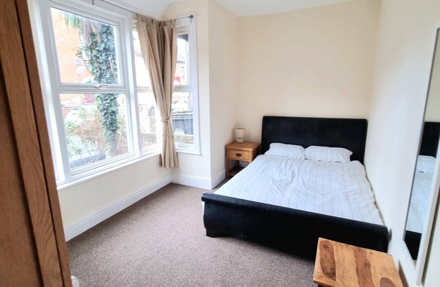 City Stay Worcester; a 1 bed apartment in the centre of worcester