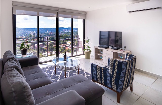 City View Escalon, n3 bedroom Apartment with an amazing view to San Salvador