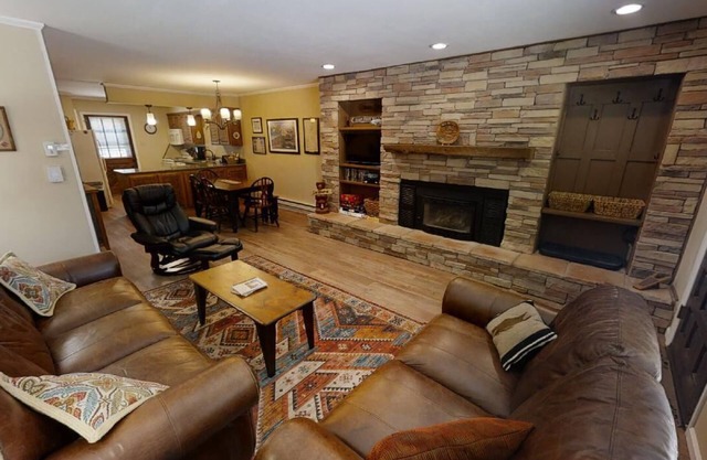 CJ Townhouse 5 - On The River - Across from the Fishing Ponds - In Town - NFL Su
