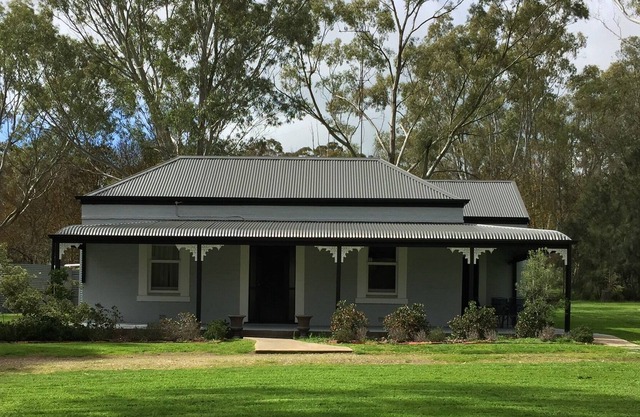 Clare Cottage on Wendouree