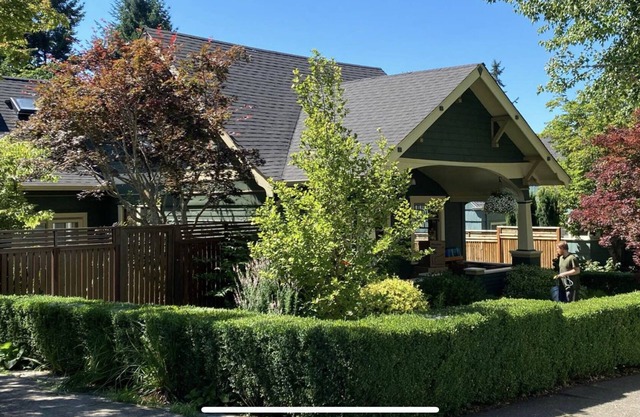 Classic 1929 Craftsman Bungalow conveniently located near the U of O. Sleeps 6