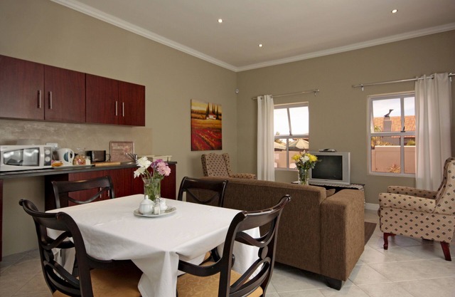 classic 2 bedroom/1bathroom apartment