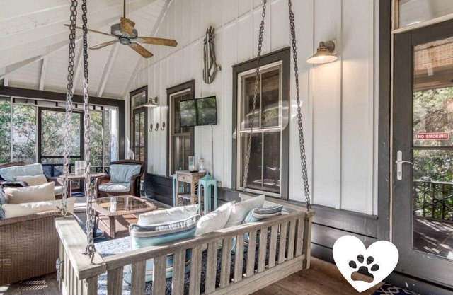 Classic 30A neighborhood! Pet Friendly! 🐶 Beach & Pool!