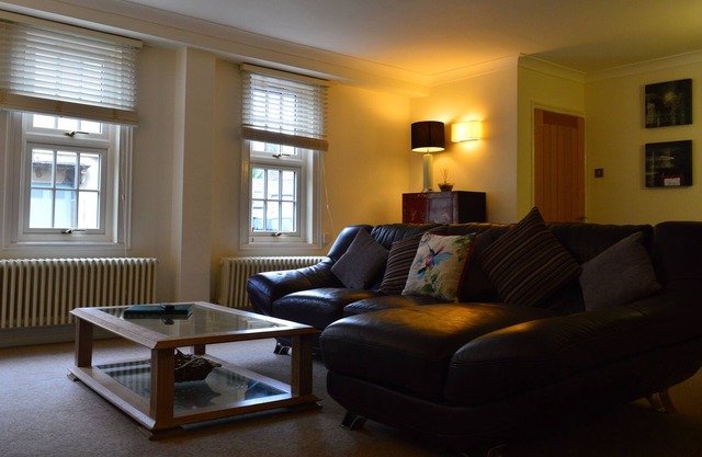 Classic Apartment at Benson House