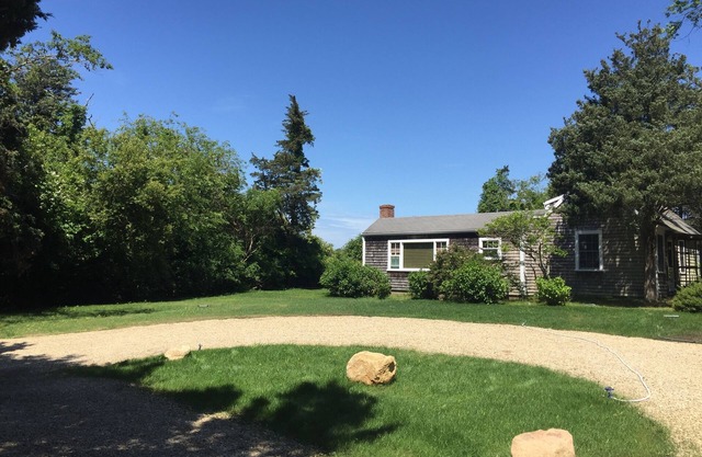 Classic Bayside cottage, Near Northside Beaches, Private, Close to Sesuit harbor