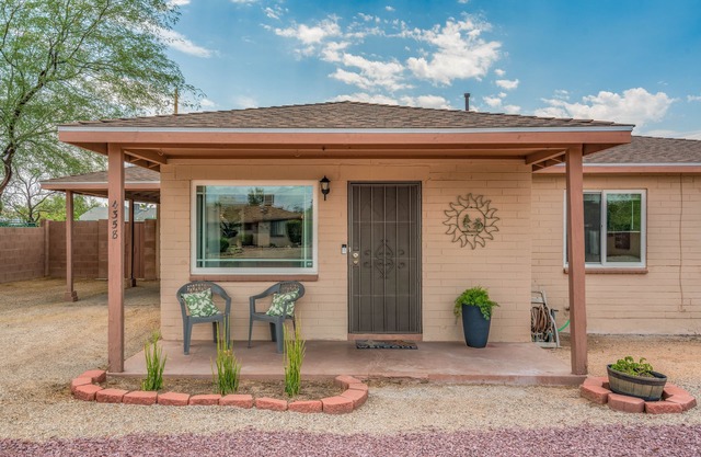 Classic, Charming & Convenient! Central Tucson 3 Bed/2 Bath + Office & AZ Room!