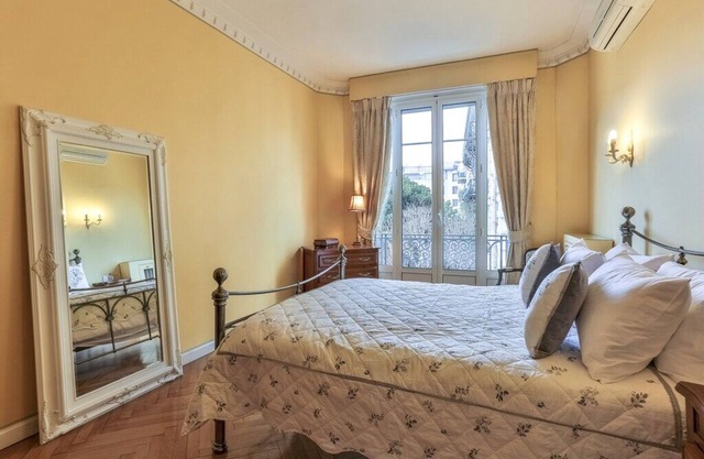 Classic Chic Elegance - Close to Everything with AC.