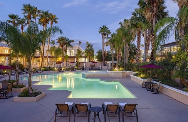 Classic Four Units, Pool, Gym and Restaurants