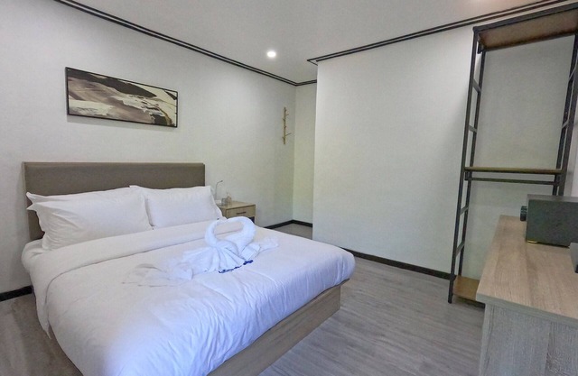 Classic Queen Room in Coron with Breakfast and Pool