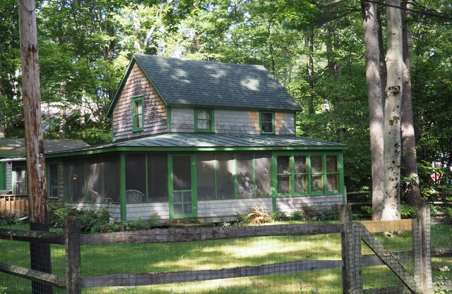 Classic Vermont Cabin on 2.5 acres Lake Frontage