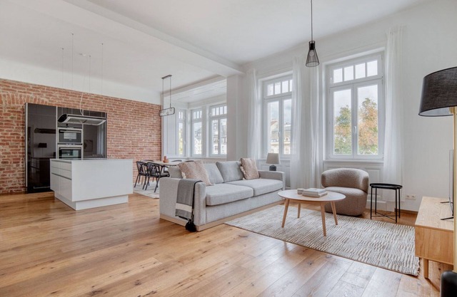 Classic Währing 2BR w/Cellar, nr Parks, Bars & Dining, by Blueground