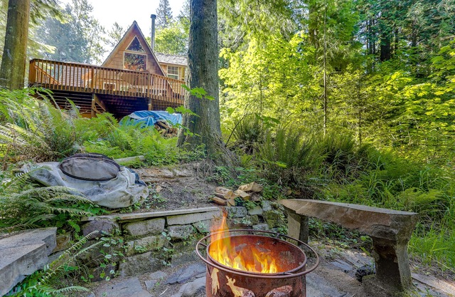 Classic waterfront A-frame w/a full kitchen & large deck - close to skiing