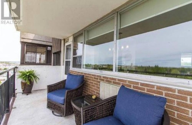 Classy waterfront unit