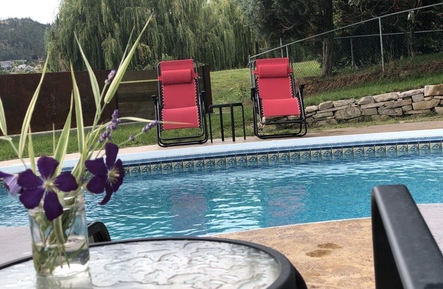 Clean and Comfortable House with Swimming Pool on Golf Course