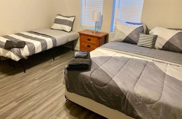 Clean & Cozy 3 Bedroom/2 Bathroom Brick house Near TTU & UMC