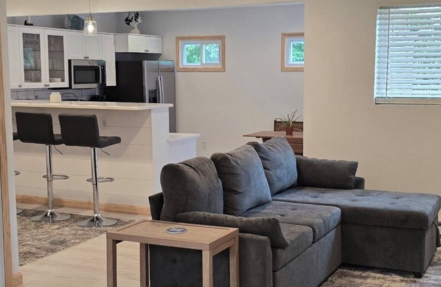 Clean & Cozy Cottage - Lake Views + Private Hot Tub