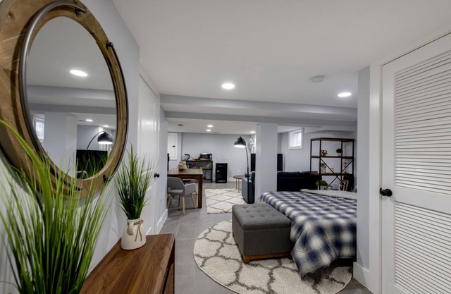Clean&Cozy English Basement