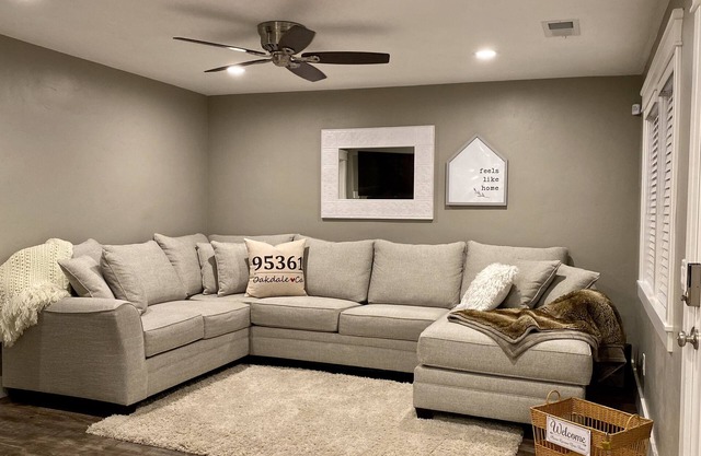Clean freaks! Cute, Modern, Clean, Updated Duplex!