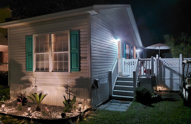 CLEAN , Pet Friendly Beach House w/golf cart and free beach parking