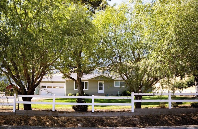 Clean. Private. Beautiful.nIncredibly Clean FarmYard Only Minutes from La Grande