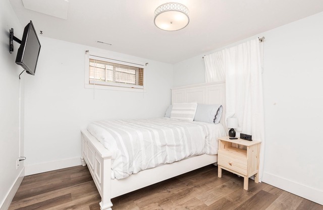 Clean westside basement suite, 5 minutes from U of L! Easy highway access!
