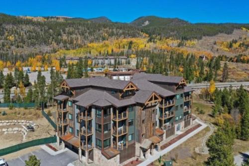 Clearwater Lofts - 3 Bedroom Luxury Condo Near Lakeside Village