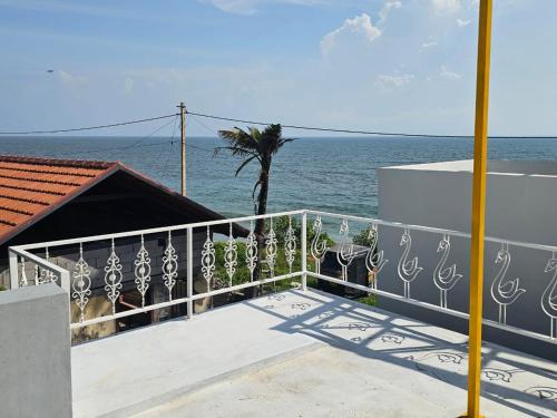 Cliff End Beach Stay