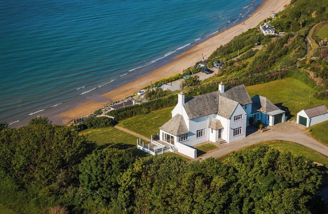 Cliff Top is a refined coastal retreat where luxury meets laid-back living. With panoramic sea views, elegant interiors, and direct access to the beach below, this is the kind of place where time slows and every detail is designed for comfort & ease.