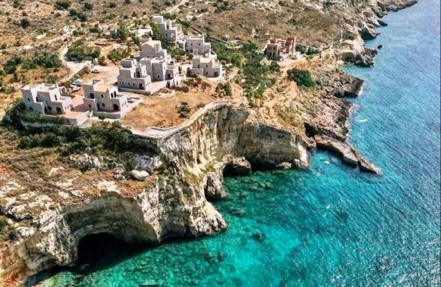 Cliffside Cozy Villa w/Seaviews