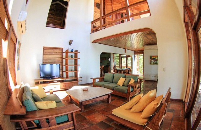 Cliffside home in spectacular Redonda Bay