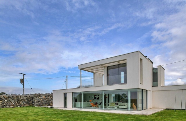 Clifftop Retreat in Criccieth with Stunning Views