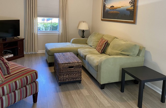 Cloister’s 1Br End Unit Condo