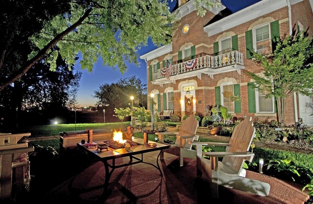 Cloran Mansion Bed & Breakfast