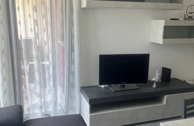 Close to downtown Como, free parking. Convenient for Switzerland.
