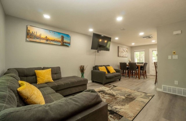 Close to Downtown Sleeps 8 Private Backyard