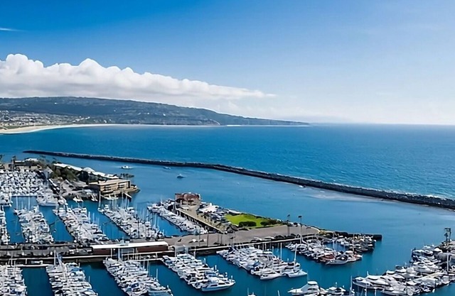 Close to Hermosa Beach Pier! 2 Comfortable Units with Balcony, Pets Allowed
