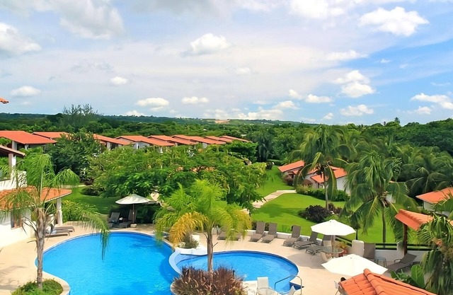 Close to Mullins Beach and Animal Flower Cave! Outdoor Pools, Parking!